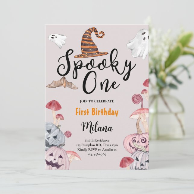 Spooky One Ghost Pumpkin Halloween Birthday Inbjudningar (Stående Fram)