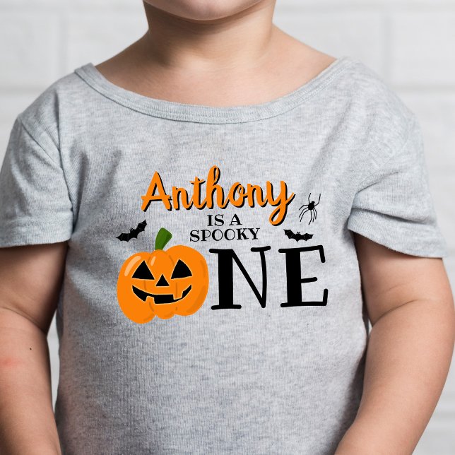 Spooky One Halloween 1:a födelsedagen T Shirt (Skapare uppladdad)