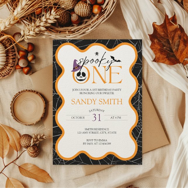 Spooky One Halloween 1:a födelsedagsestetisk Inbjudningar (Spooky ONE 1st birthday invitation, perfect for fall inspired by Halloween)