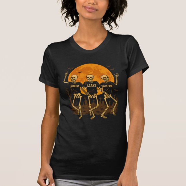 Spooky Scary Skeletons Halloween T-Shirt - Dancing (Framsida)
