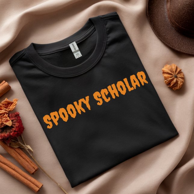 Spooky Scholar orange typografi T Shirt (Skapare uppladdad)