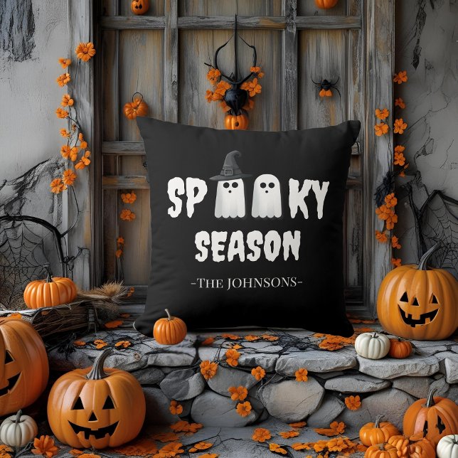 Spooky Season Pillow - Modern Halloween Decor Kudde (Skapare uppladdad)