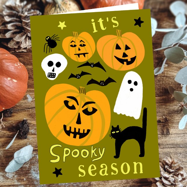 Spooky Season Pumpkins Ghost Fladdermus HAPPY HALL Kort (Spooky Season Pumpkins Ghost Bat HAPPY HALLOWEEN Cute Hand-drawn Autumn October Card
)