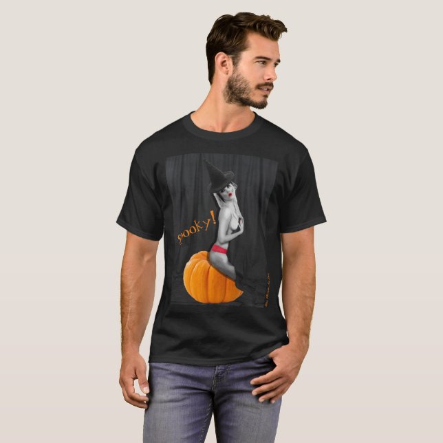 Spooky Sexy Witch Halloween Pinup Manar Black shir Tee Shirt (Hel framsida)