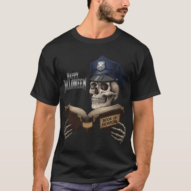 Spooky Skeleton Cop Reading Bok of Horror T Shirt (Framsida)