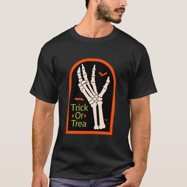 Spooky Skeleton Hand Halloween T Shirt (Framsida)