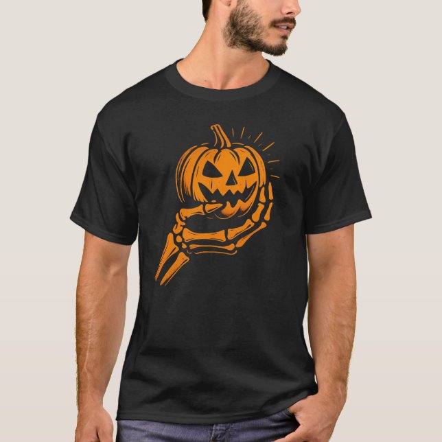 Spooky Skeleton Hand Holding Jack-O'-Lantern T Shirt (Framsida)