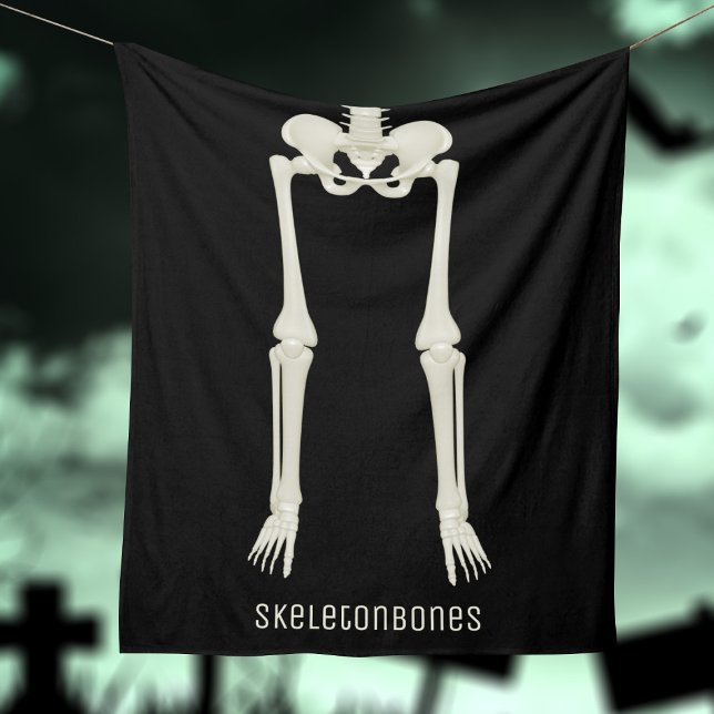 Spooky Skeleton Roligt Halloween Black Fleece Blan (Spooky skeleton leg blanket with space for your name. Perfect to snuggle under for halloween movies)