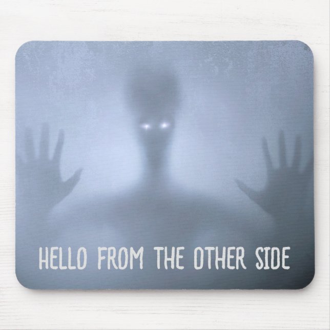 Spooky Spirit Alien som kommer från Fog Anpassning Musmatta (Framsidan)