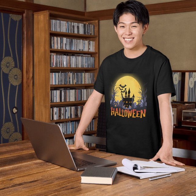 Spooky Spirit: Halloween T Shirt (Skapare uppladdad)