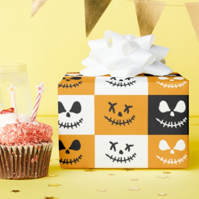 Spooky Stitch Ansikte | Black Orange White Hallowe Presentpapper (Födelsedagsfest)