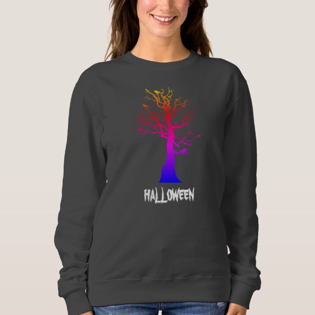 "Spooky Sweater Stil: Halloween Träd Chic" T Shirt (Framsida)