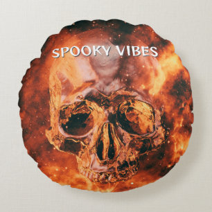 Spooky Vibes. Flamskalle i rymden Rund Kudde