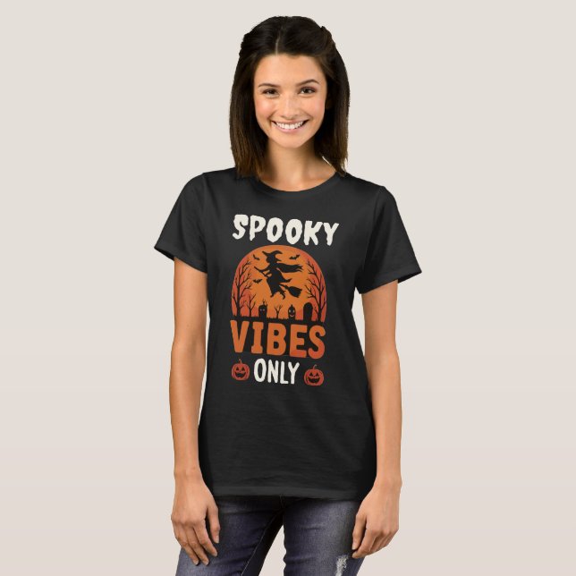 Spooky Vibes Only Halloween T Shirt (Hel framsida)