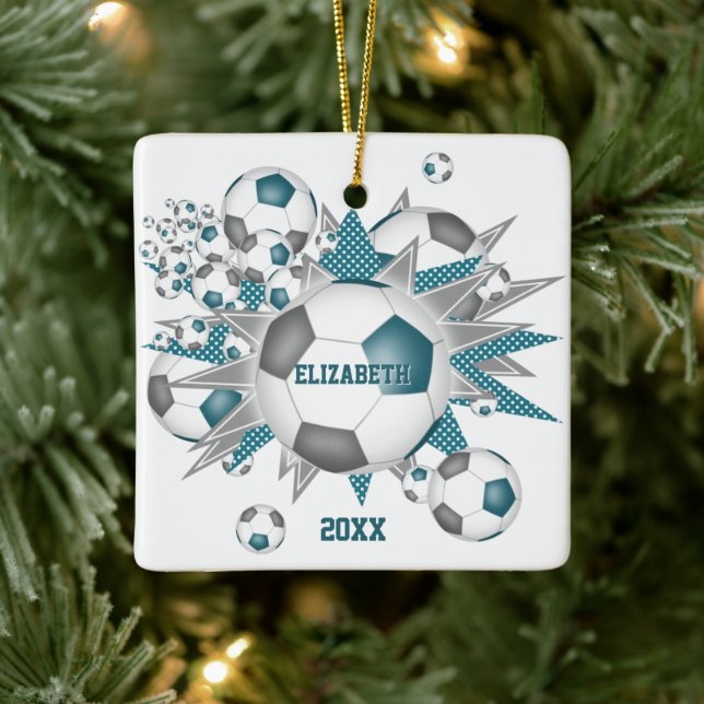Sportflickor med teal grått-fotboll julgransprydnad keramik (Träd)