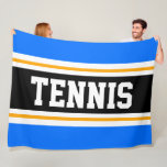 Sportig Ljusblå Orange Svart TENNIS Ränder Fleecefilt<br><div class="desc">Denna sportiga,  atletiska design har fetstilad TENNIS-text inuti en markerad bred svart rand med dubbla vita och gula orange racingränder mot ljusblå yttre ränder. Texten kan anpassas.</div>