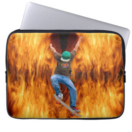 Sportkonst för Skateboarder & Flames Action Laptop Sleeve