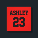 Sports Jersey Number och Namn Red Personlig Canvastryck<br><div class="desc">Ett jersey nummer och namn i svart på röd bakgrund. Både namn och nummer kan vara personliger i textrutan. Färg i texten kan ändras på redigeringsmenyn innan du checkar ut.</div>