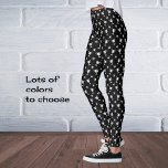 Sporttemattroféstjärnor symbol mönster svart leggings<br><div class="desc">Dessa enkla snyggtar är svarta med ett upprepande mönster i starkt silver-grått. Idrottstroféer och stjärnor skapar en vinnande kombination.</div>