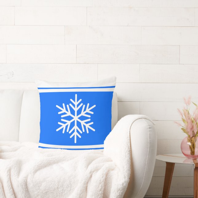 Sporty Nordic Snowflake Bright Blue White Rand Kudde (Soffa)