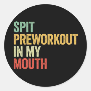 Spotta Preworkout I Munnen Rolig Retropresent Till Runt Klistermärke