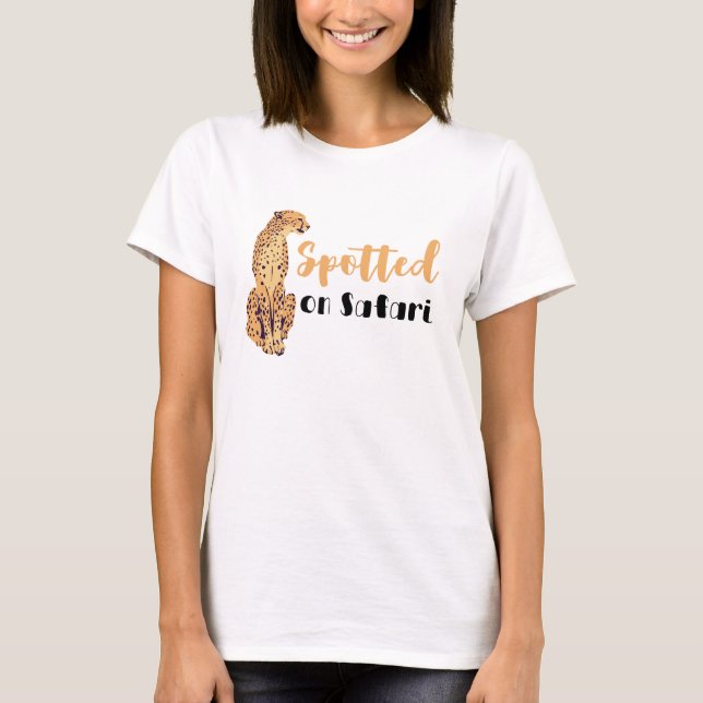 Spotted on Safari Funny Wildlife T-Shirt (Framsida)