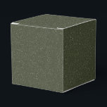 Spräklig Mossgrön presentask för evenemang - speci<br><div class="desc">Ge dina evenemang en förfinad men ändå organisk touch med denna spräckliga mossgröna presentask. Den unika strukturfinishen med brusig effekt tillför ett taktilt visuellt element som sticker ut vackert både i naturligt och artificiellt ljus. Designad för att tilltala både moderna minimalister och evenemangsarrangörer, passar denna mångsidiga ask sömlöst in i...</div>