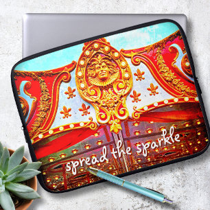 Sprid gnistrans citat guld ansikte på rödkarusell laptop sleeve