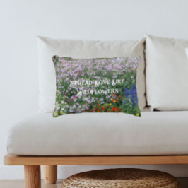 Sprid kärlek som vildblommor Inspirerande blommor Prydnadskudde