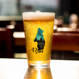 Springa-flyttningen hittar dig på en snygg, snygg  glaskopp