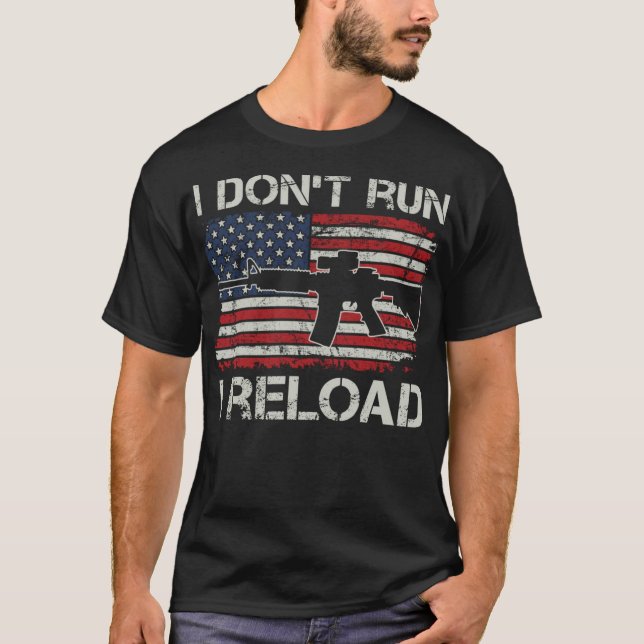 Springa I Reload - Pro Guns AR15 USA flagga Funn T Shirt (Framsida)