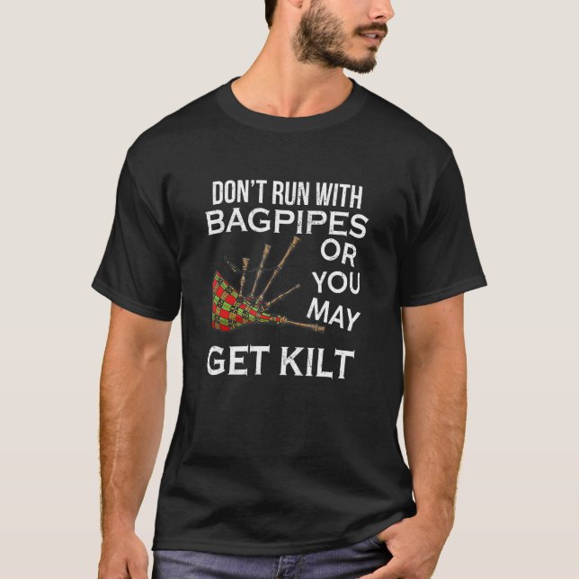 Springa med väskor kan man få kilt skotsk t shirt (Framsida)