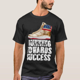 Springar mot framgång Trump Sneakers Republikansk T Shirt