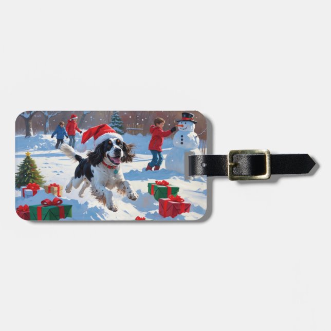Springer Spaniel springar i snö med julhatt Bagagebricka (Horisontell Framsida)
