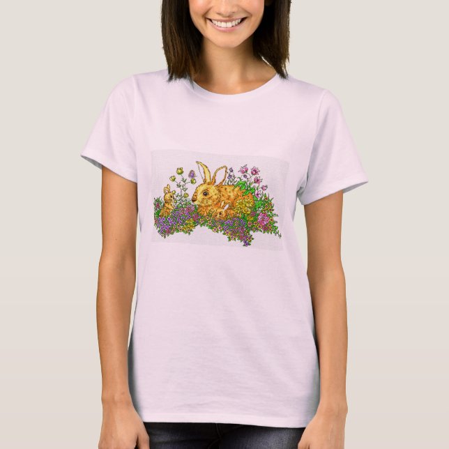 Springtime Bunnies i Fält i Flowers T Shirt (Framsida)