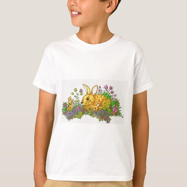 Springtime Bunnies i Fält i Flowers T Shirt (Framsida)