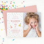 Sprinkles Kids Photo Födelsedagsfest inbjudan<br><div class="desc">Ett litet barnfoto i födelsedagsfest inbjudan med regnbågssprinkler,  stora namn och stora årshattar och party.</div>