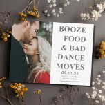 Sprit, mat, dålig Dance Moves Funny Sparat datumet Meddelande Vykort<br><div class="desc">De här sparar datumkorten för det roligt-vänliga paret som inte kan vänta med att fira med sin familj och sina vänner. Grått-textdesign med anpassningsbarnas foto som lyder: Sprit, mat och dålig dans rör sig. Anpassa vykortets framsida med foton, namn, datum och plats för bröllop. Lägg till din returadress och ytterligare...</div>