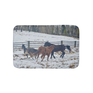 Sprit Pinto och Quarter Horses in Winter Snö Badrumsmatta