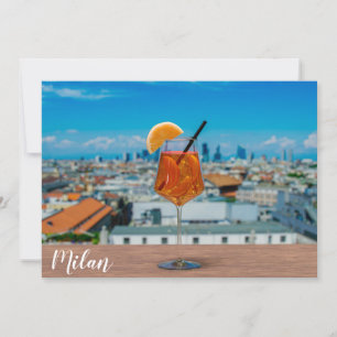 Spritz-cocktail på bord mot Milano