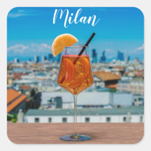 Spritz-cocktail på bord mot Milano Fyrkantigt Klistermärke