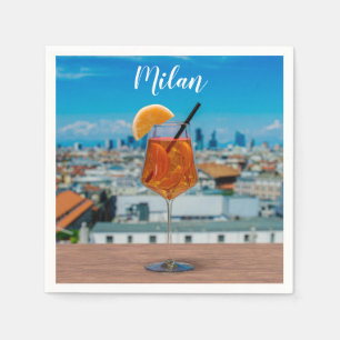 Spritz-cocktail på bord mot Milano Pappersservett