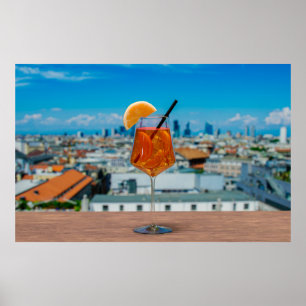 Spritz-cocktail på bord mot Milano Poster
