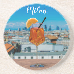 Spritz-cocktail på bord mot Milano Underlägg