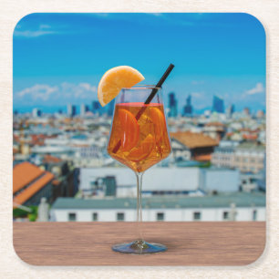 Spritz-cocktail på bord mot Milano Underlägg Papper Kvadrat