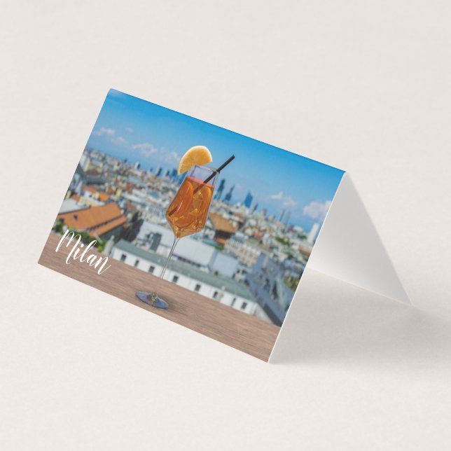 Spritz cocktail på ett bord med utsikt över Milano Kort (Framsida)