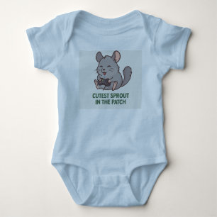 Sprouting Cuddles - Mysigt Chinchilla Baby-kroppsd T Shirt