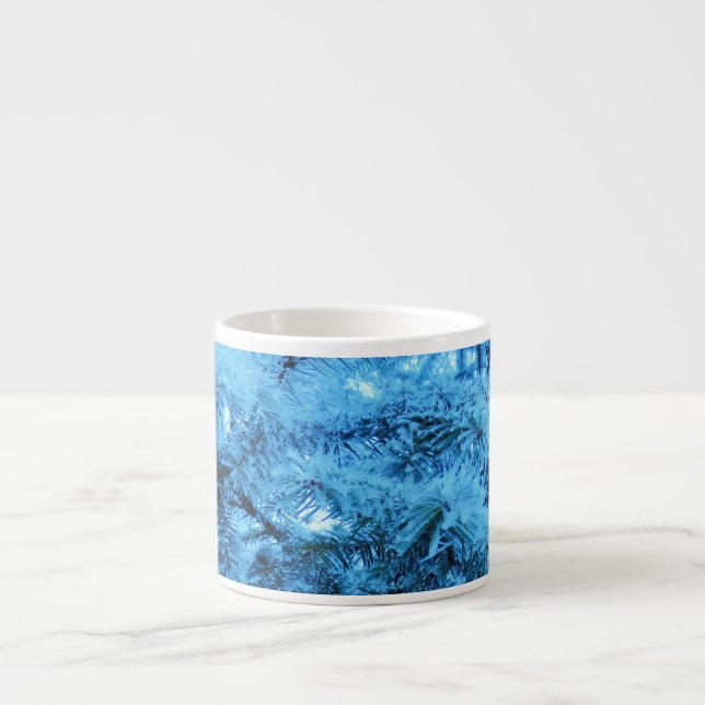 Spruce grenar täckt med snö och frost espressomugg (Framsidan)
