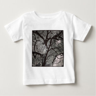 Square Photo - Magnolia Träd i Tidigt Vår T-shirt
