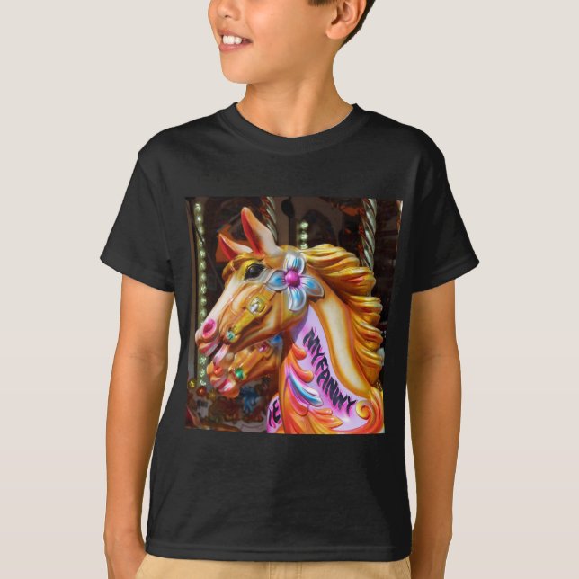 Square Photo - Merry-go-round Horses Tee Shirt (Framsida)